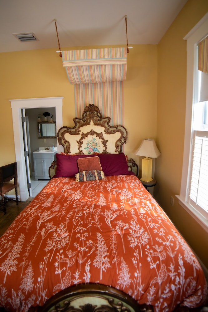 Oaak Tree Hotel - photo 98