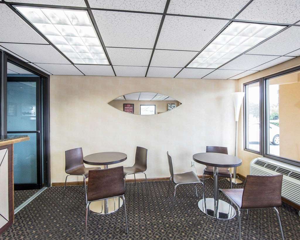 Econo Lodge Knoxville North - photo 15