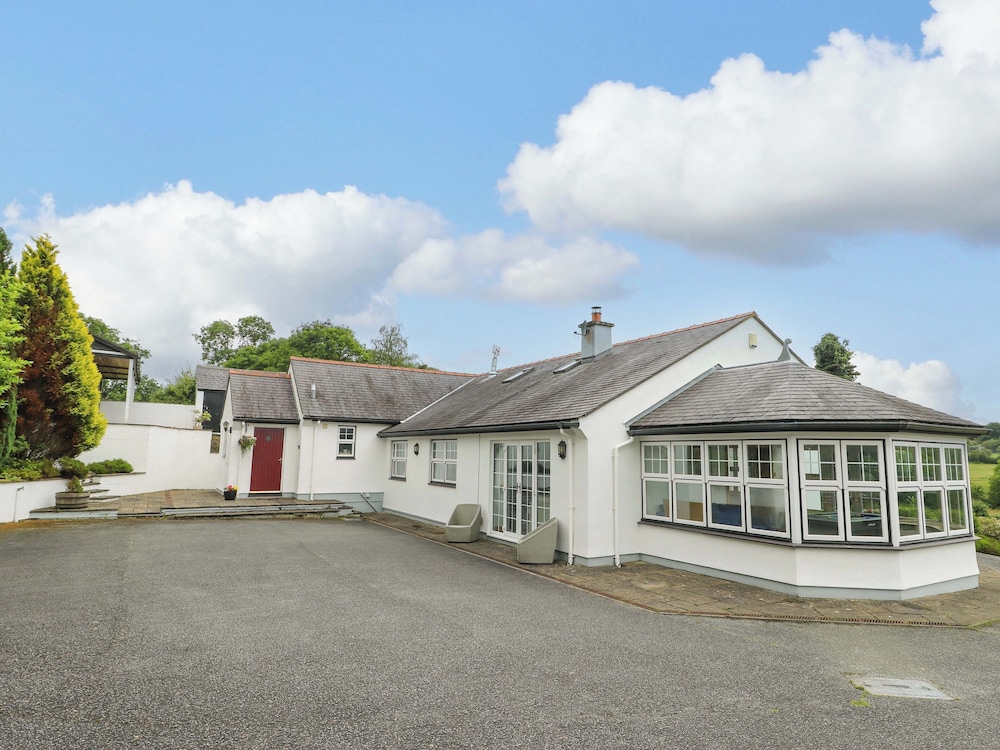 Bwthyn Clai — 4-Star Luxury Hotel in Llangefni, United Kingdom
