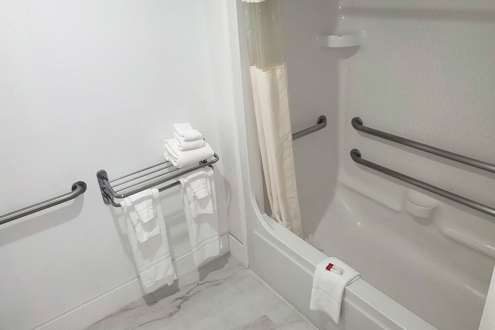 Coratel Inn & Suites by Jasper New Braunfels IH 35 EXT 189 - photo 28