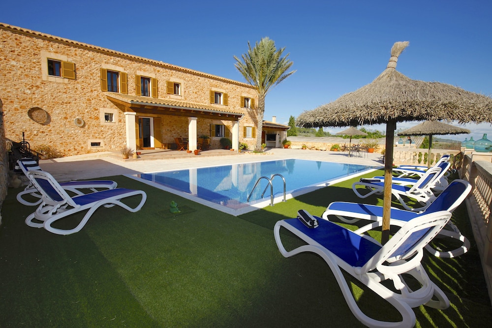Quality Villa Sa Tapia — 4-Star Luxury Hotel in Porreres, Spain