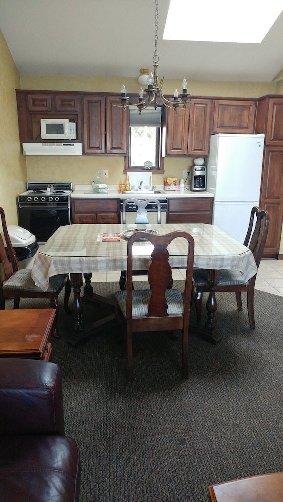 Snug Harbor Inn - photo 26