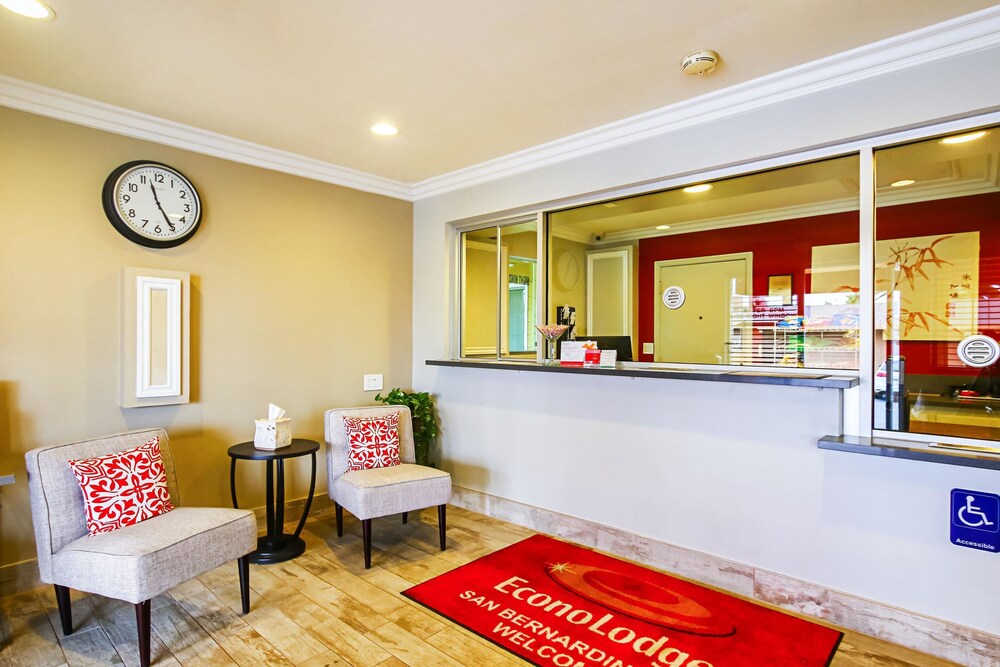 Econo Lodge San Bernardino I 215 - photo 2