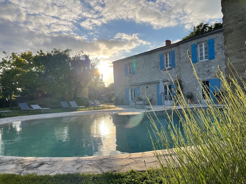 Logis Saint Leonard — hotel in Dompierre-Sur-Mer