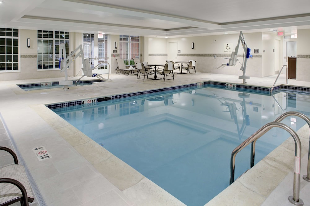 Hampton Inn and Suites Manchester - photo 28