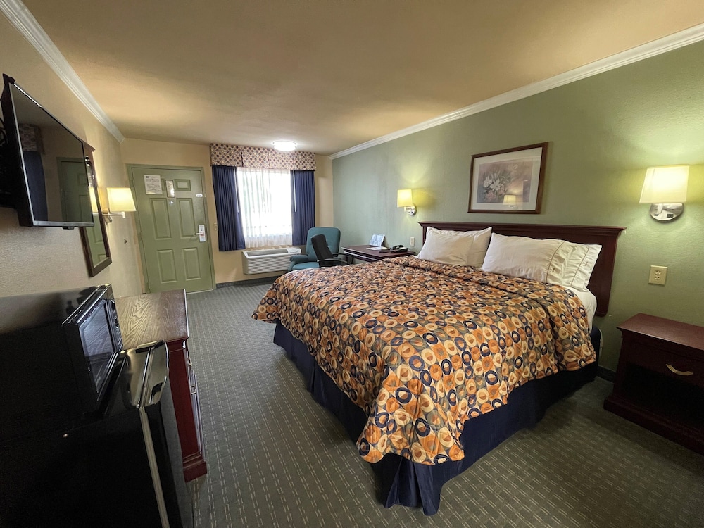 Americas Best Value Inn Houston Hobby Airport - photo 6
