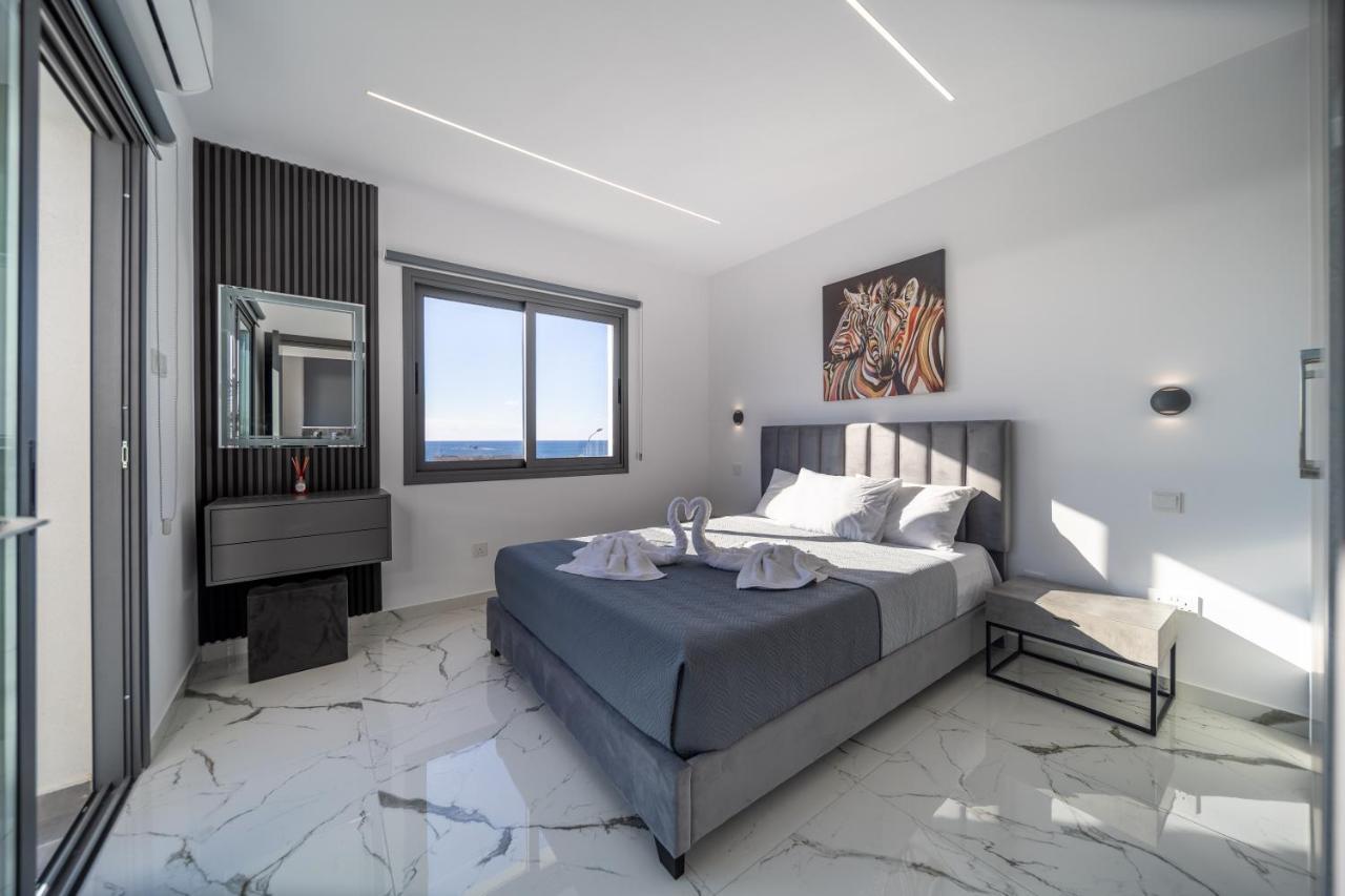 HiddenGems Residences 202 The LXR Penthouse Pool & Beach Steps