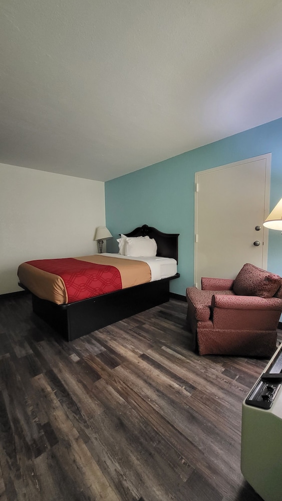 Greeneville Inn And Suites - photo 13