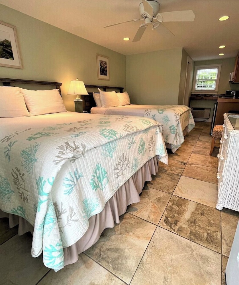 Beach Breeze Inn - photo 11