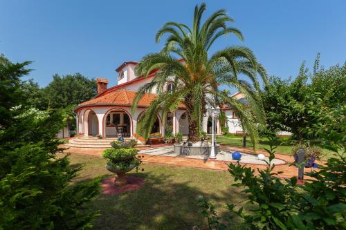 Villa Anna with pool by Porec — 4-Star Luxury Hotel in Porec, Croatia