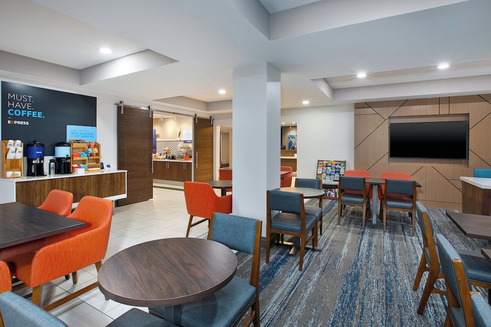 Holiday Inn Express & Suites W. Monroe by IHG - photo 28