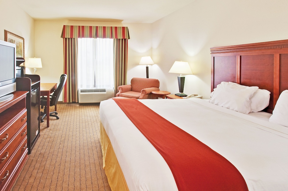 Holiday Inn Express Hotel & Suites Dyersburg by IHG - photo 11
