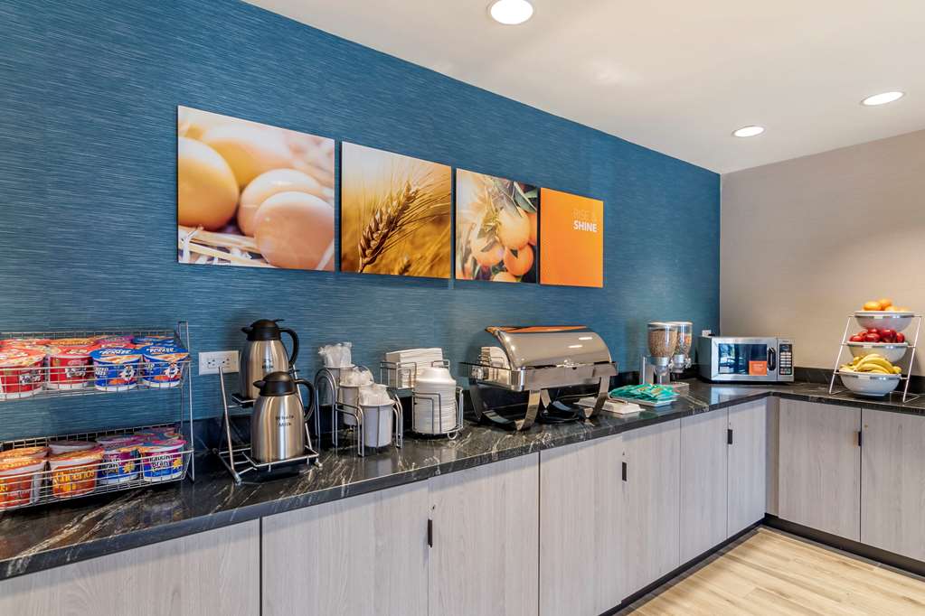 Comfort Suites Grandview Kansas City - photo 38