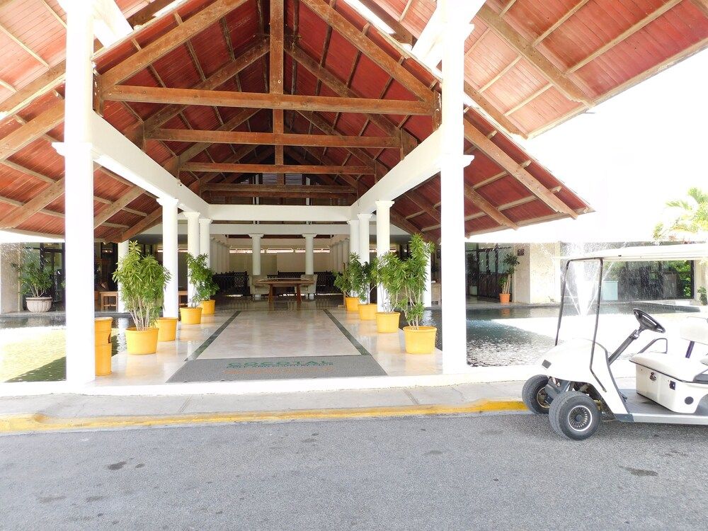 Paseo del Lago 328 in B Varo — 4-Star Luxury Hotel in Punta Cana, Dominican Republic