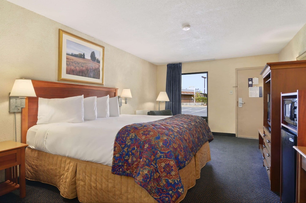 Baymont by Wyndham Macon I 75 - photo 11