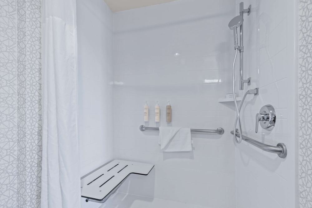 Hampton Inn & Suites Greeley - photo 36