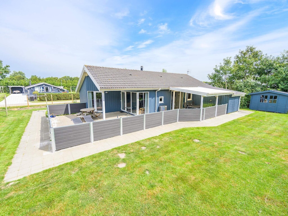 Beautiful Home In Hemmet With Sauna — 4-Star Luxury Hotel in Tarm, Denmark