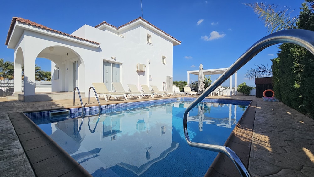 Stay Villa Harsha — 4-Star Luxury Hotel in Ayia Napa, Cyprus
