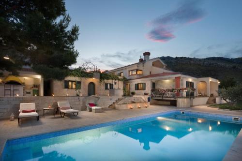 ISOLATED Five Star Luxury Villa With Private Pool — 5-Star Luxury Hotel in Prgomet, Croatia