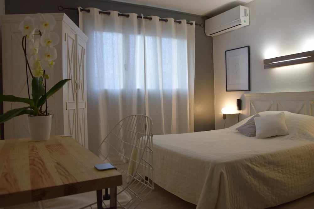 Hôtel Le Grillon - carbon neutral hotel in L'ile-Rousse
