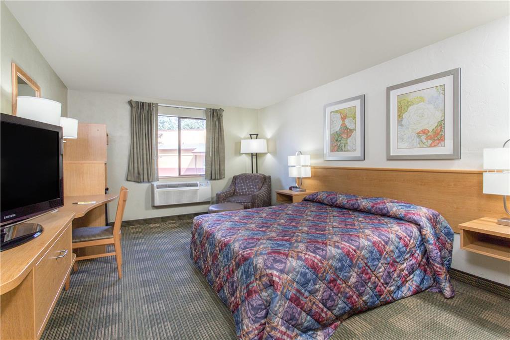 Super 8 by Wyndham Lacey Olympia Area - photo 12