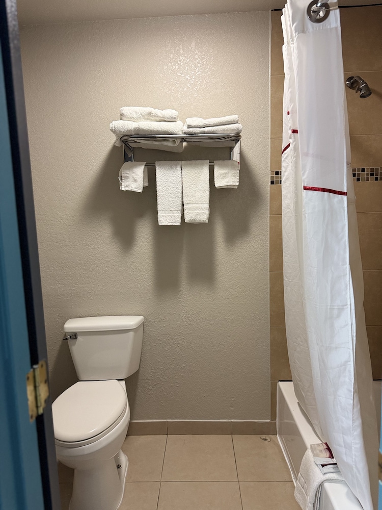 Executive Inn Crystal City - photo 18