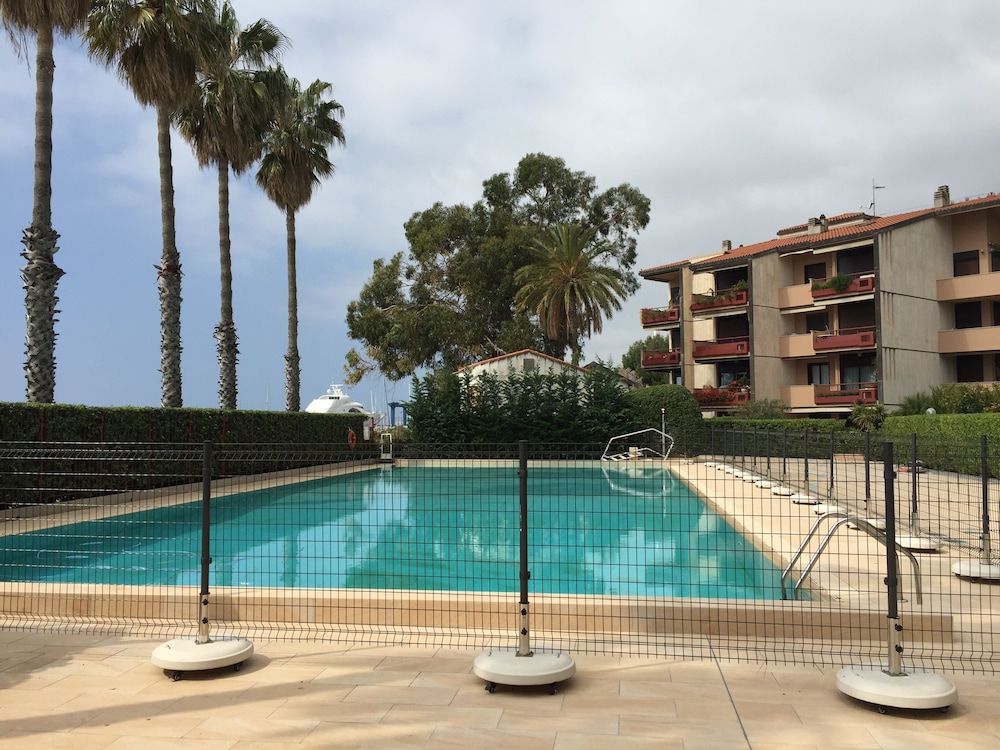 Casa Azalea — 4-Star Luxury Hotel in San Remo, Italy