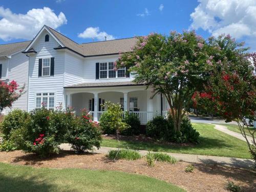 Davidson House 3 beds 2.5 baths — 4-Star Luxury Hotel in Davidson, United States