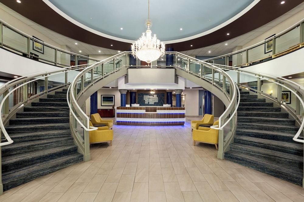 Holiday Inn Express and Suites Bakersfield Central by IHG - photo 50