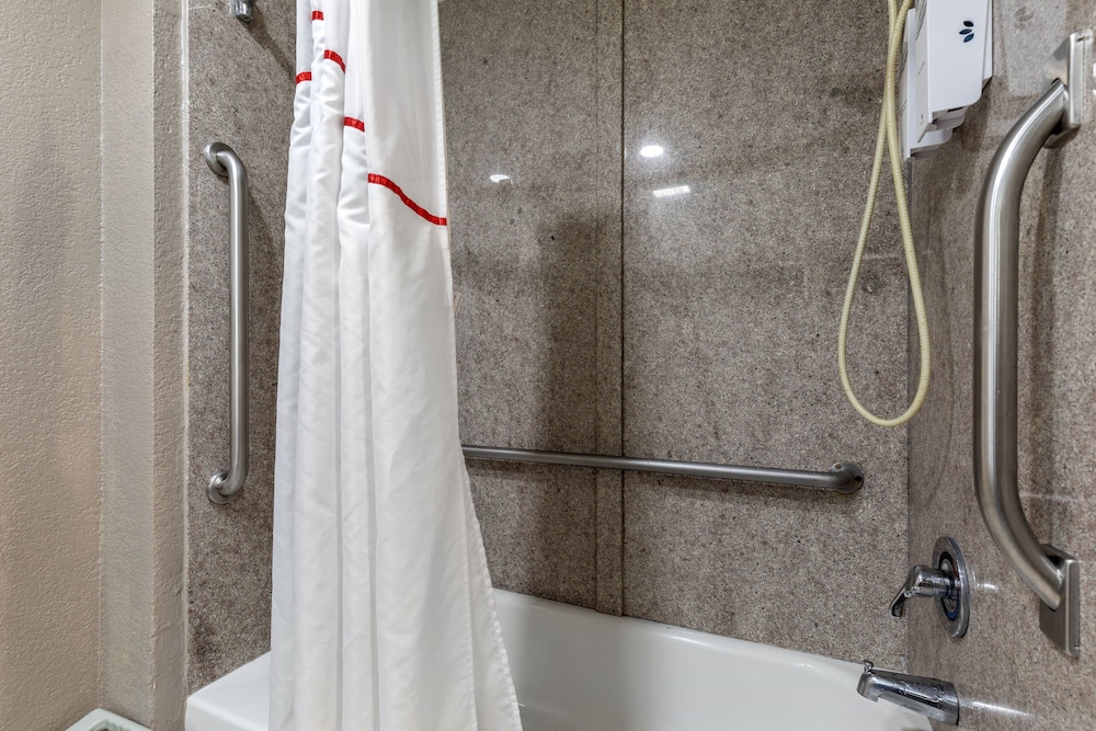 Red Roof Inn Suffolk - photo 22
