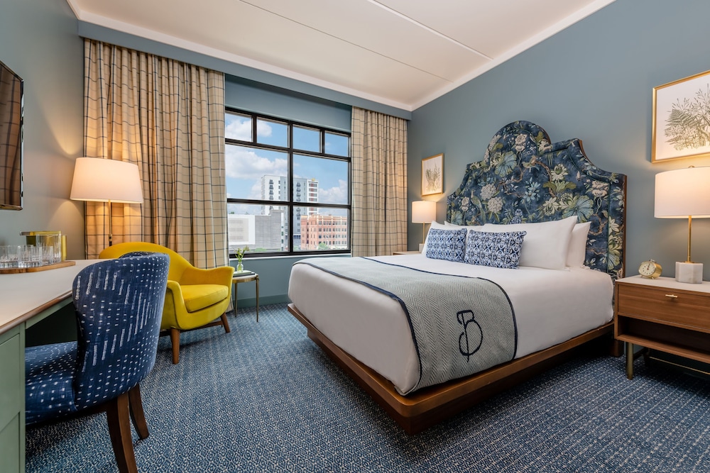 The Bradley Hotel — hotel in Fort Wayne
