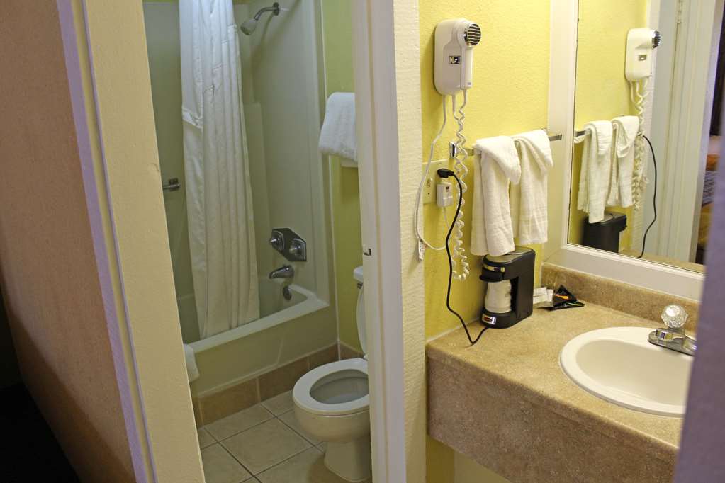 Americas Best Value Inn Conyer - photo 18