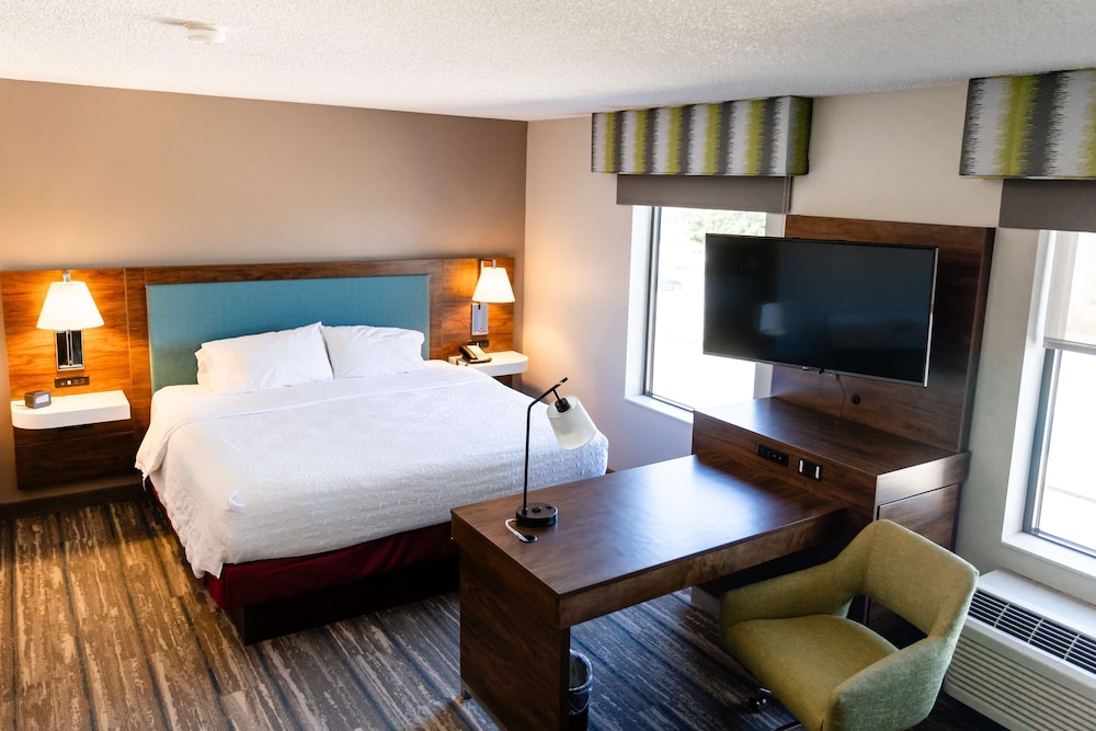 Hampton Inn & Suites Scottsbluff Conference Center - photo 23