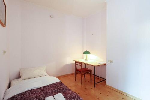 Vintage 2BR Apartment Managed By Wehost