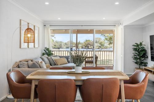 Riverside Bliss Luxe Retreat in South Yunderup Pet friendly in South Yunderup, Australia