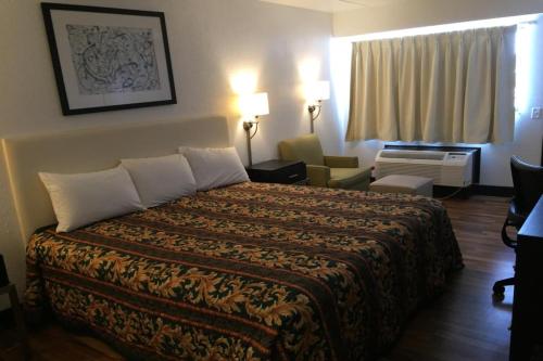 Economy Inn of Holland - photo 17