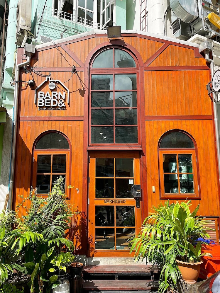 Barn and Bed Hostel