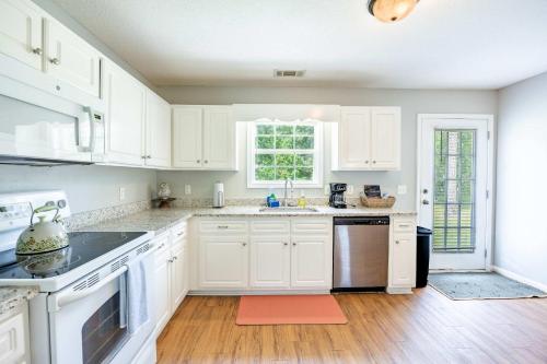 Charming Gray Home 5 mins from GSU — 4-Star Luxury Hotel in Statesboro, United States