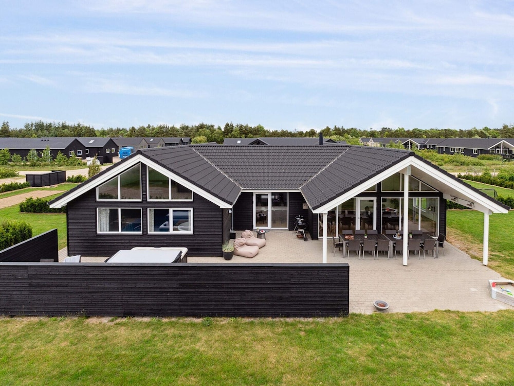 Luxury Retreat with Pool By Traum Ferienwohnungen — 4-Star Luxury Hotel in None, Denmark