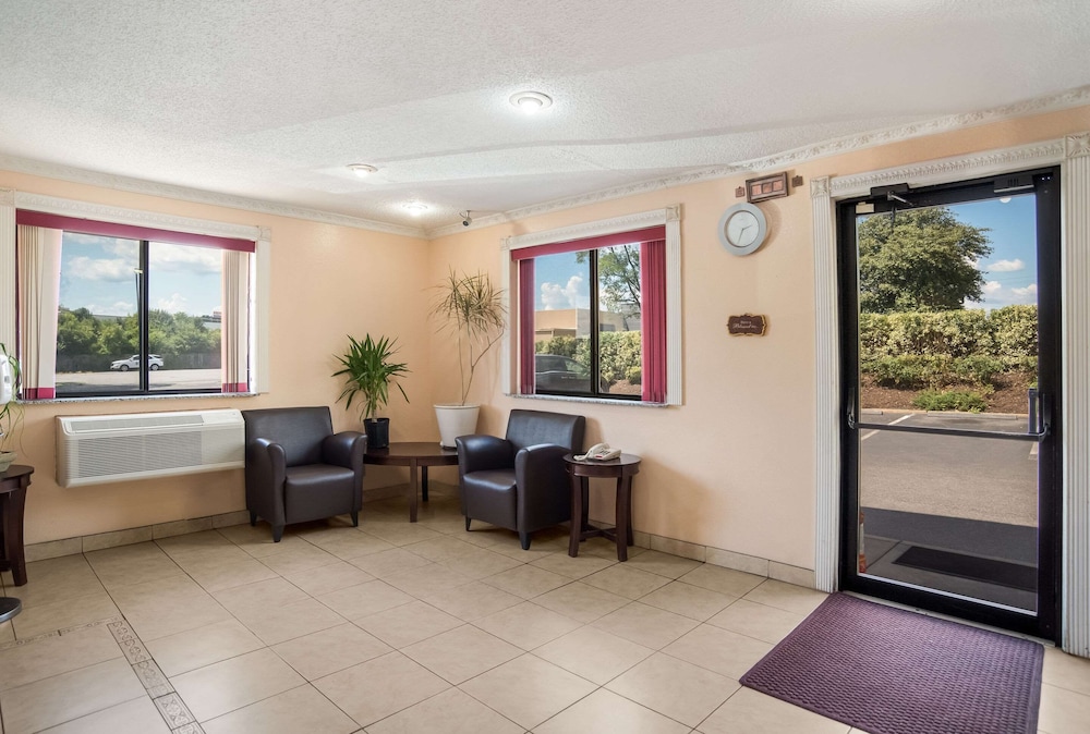 Econo Lodge Spotsylvania Town Center - photo 3