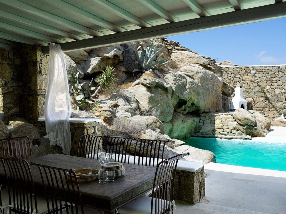 Villa Delilah — 4-Star Luxury Hotel in Mykonos, Greece