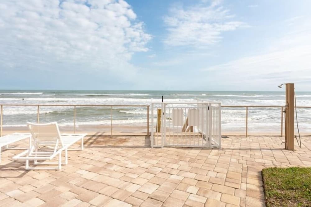 Ocean Club North C104 — 4-Star Luxury Hotel in New Smyrna Beach, United States