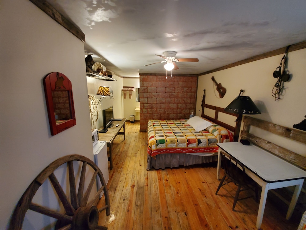 Jamesport Inn - photo 16