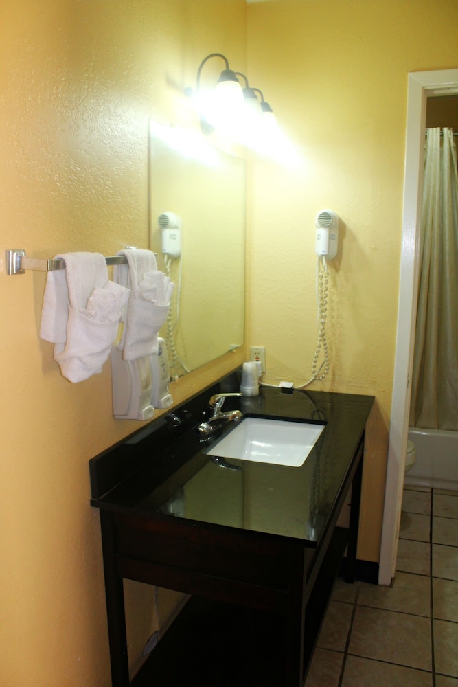 Village Inn Cotulla - photo 24
