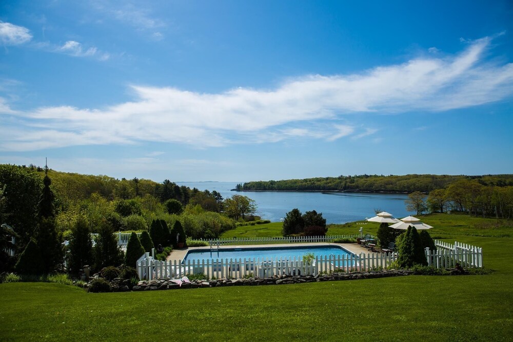 Strawberry Hill Seaside Inn - photo 16