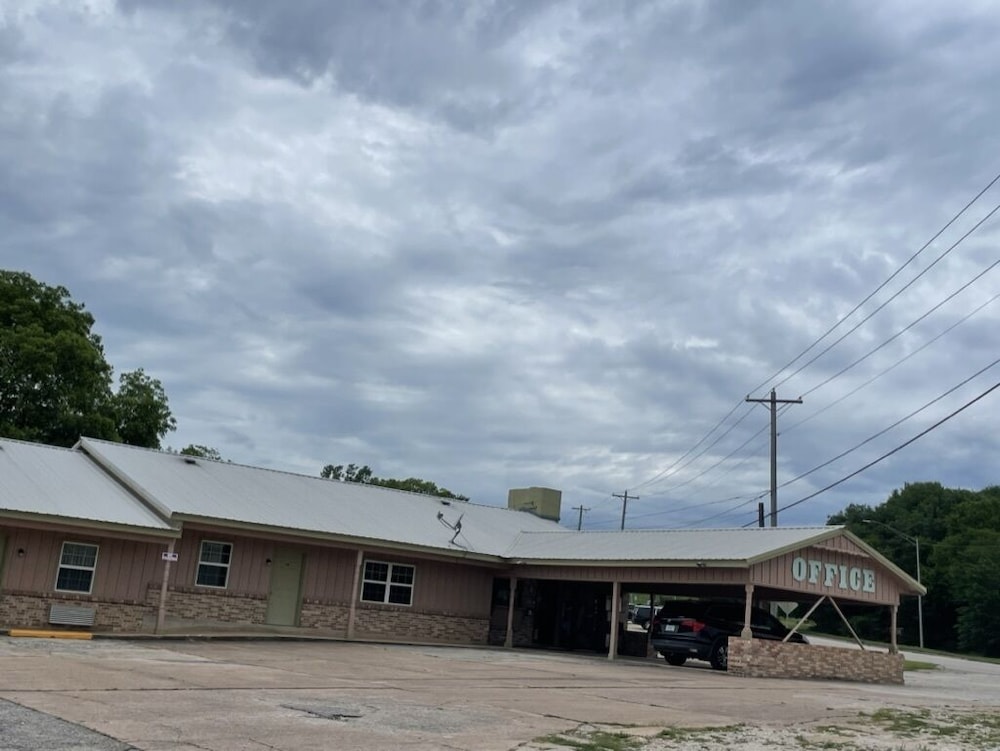 The Village Inn — Ada — photo 2