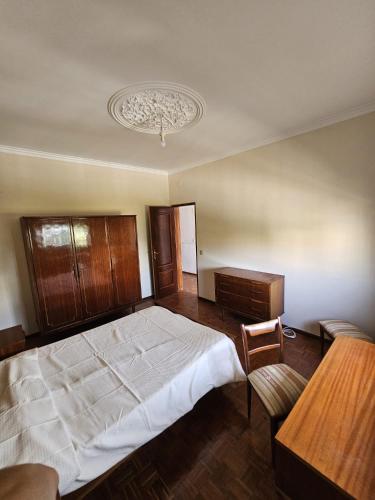 Only Room Habitacion Lujo Cama Doble 5 min aeropuerto — 4-Star Luxury Hotel in Lisbon, Portugal