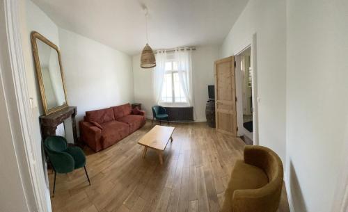 Cosette en Sandalette à Montreuil sur Mer in Montreuil, France