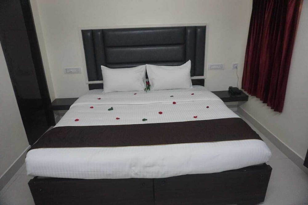 Hotel Sri Vijay Nivas 19761657 — Teni