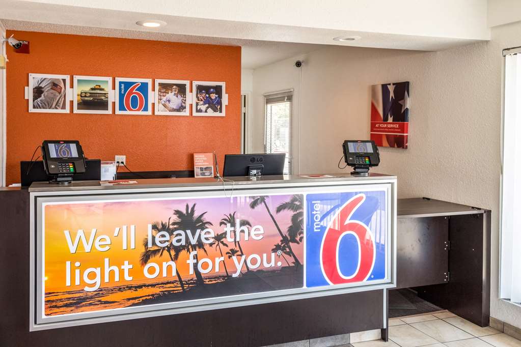 Motel6 Bakersfield CA Convention Center - photo 22